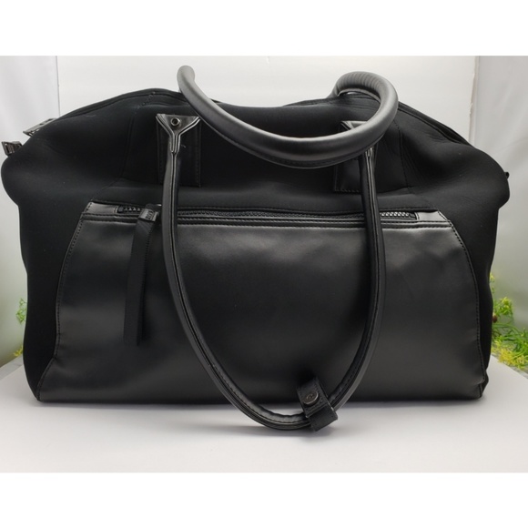 lululemon athletica Handbags - Lululemon Athletica Black Tote Traveller Bag